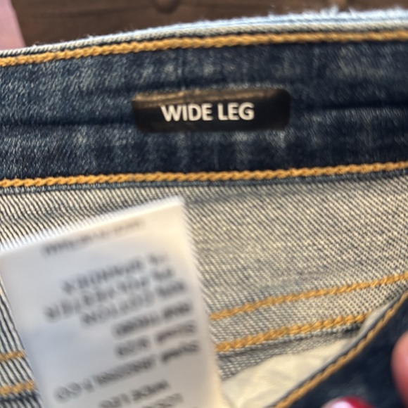 Judy Blue Distressed Light Blue Jeans - Picture 5 of 7